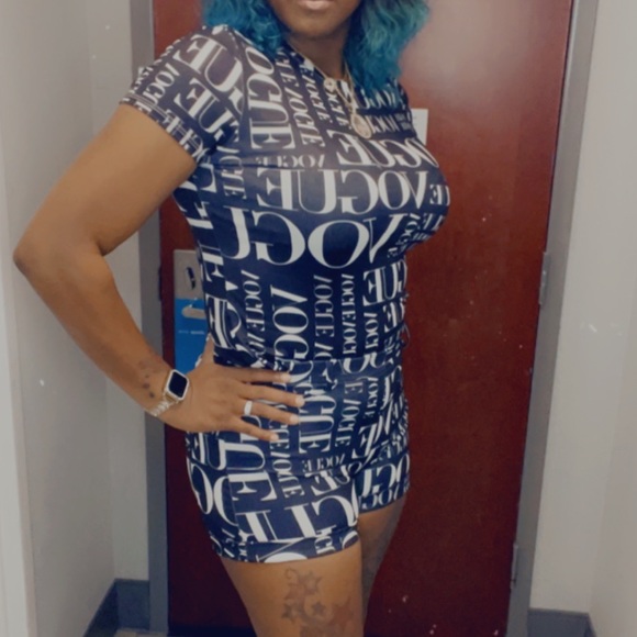 Vogue Short Set - Picture 2 of 3